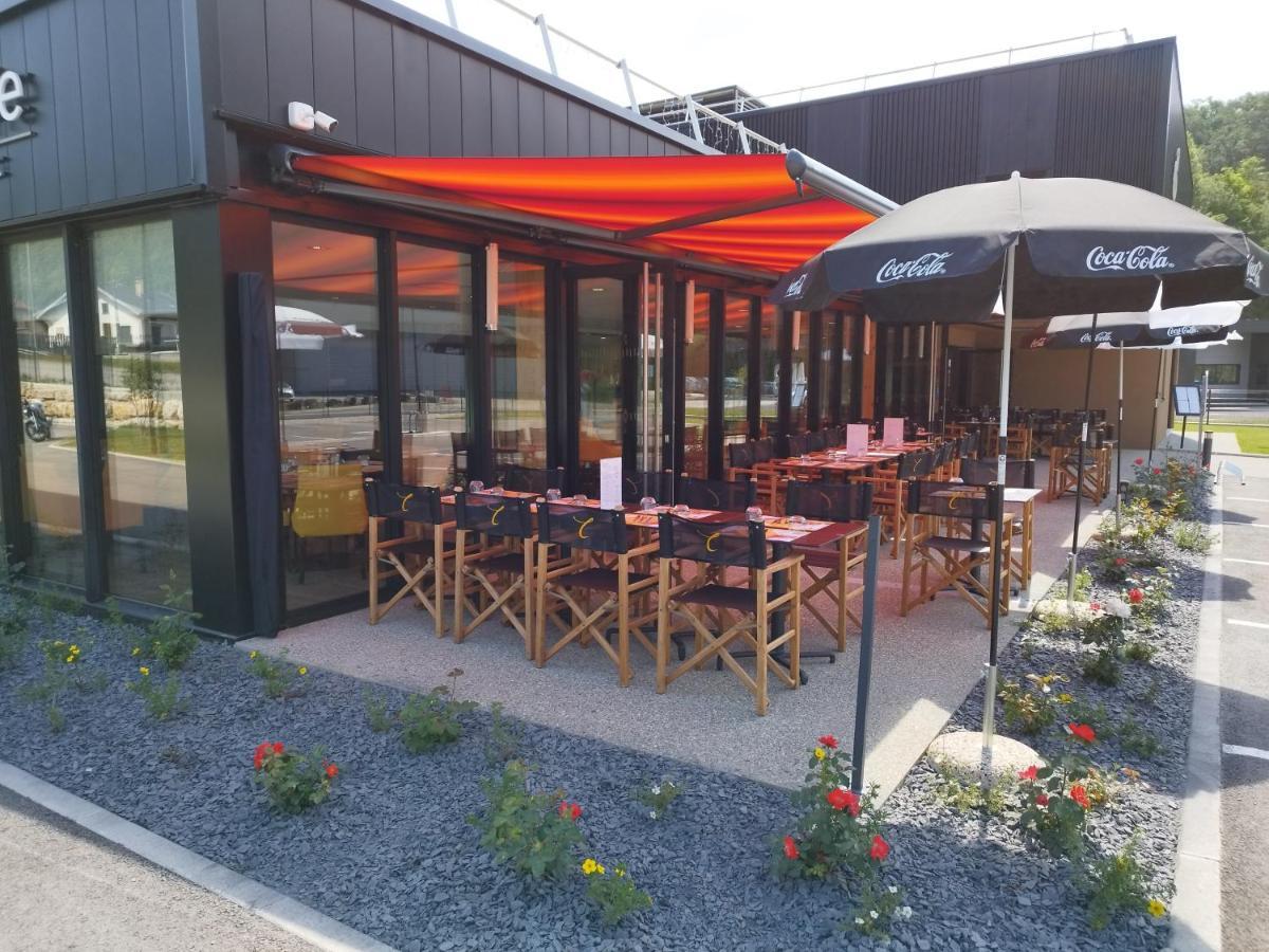 Hotel Restaurant Akena Molinges - La Brocatelle Сен-Клод Экстерьер фото