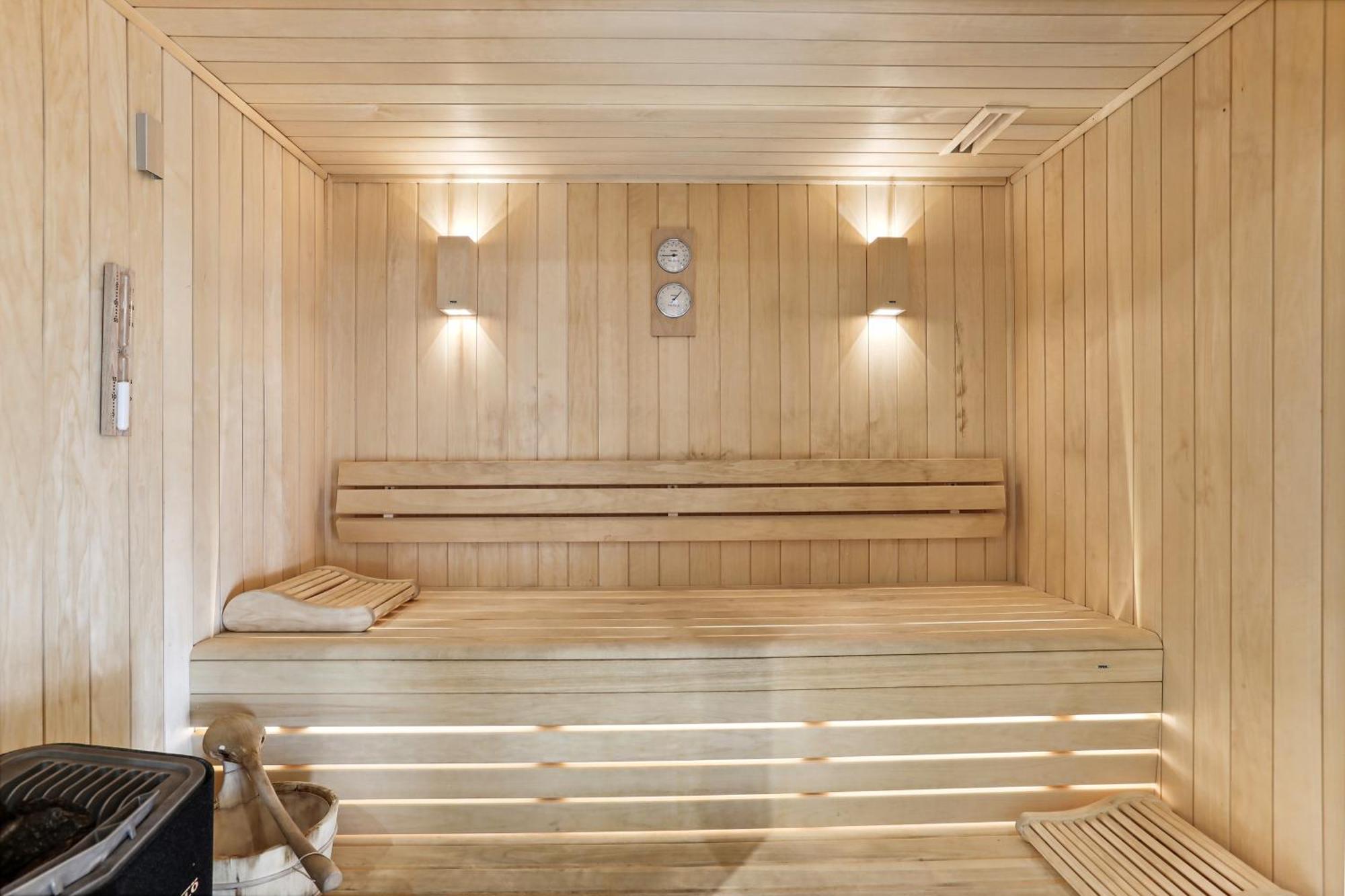 Hotel Restaurant Akena Molinges - La Brocatelle Сен-Клод Экстерьер фото