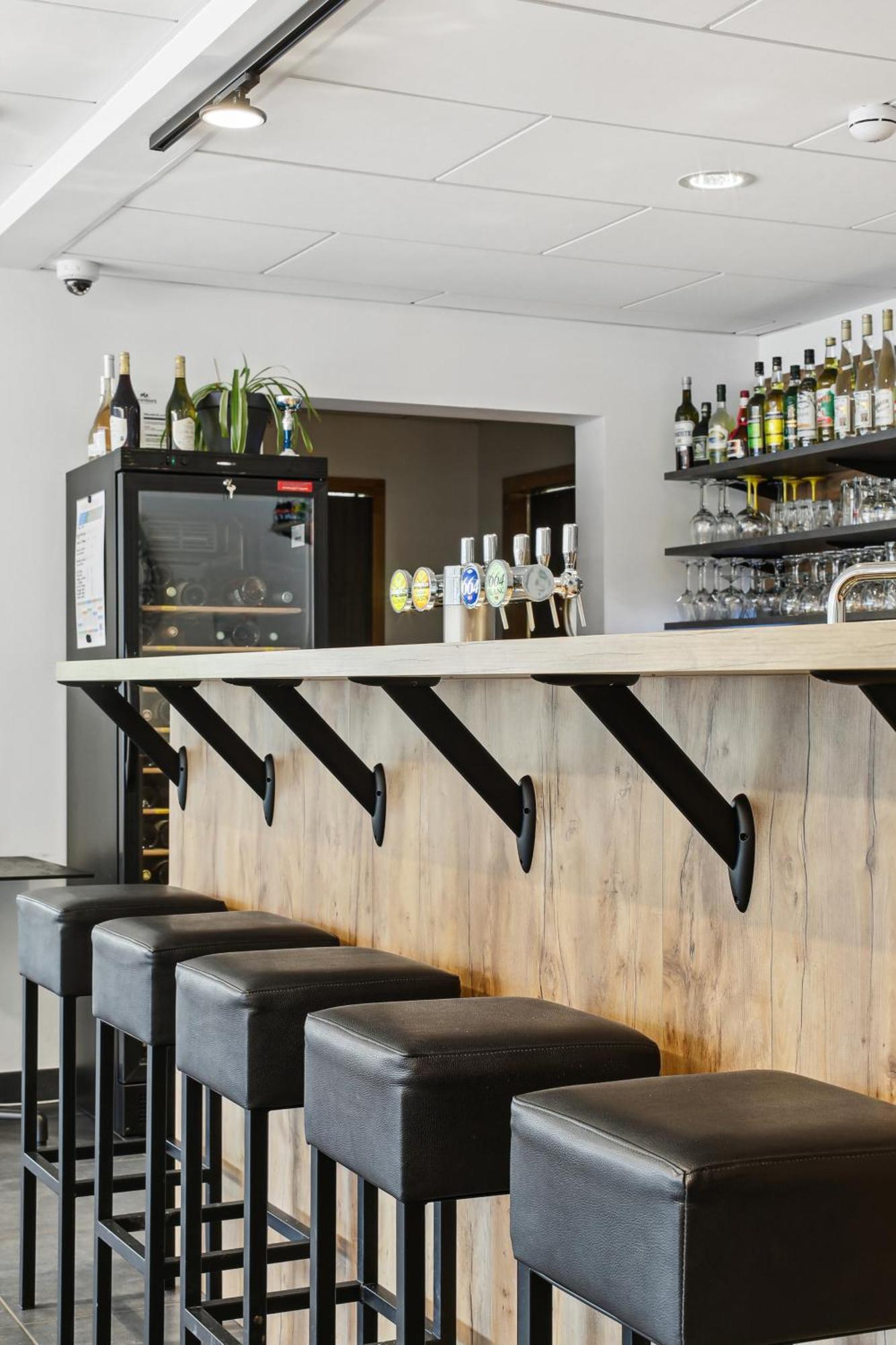 Hotel Restaurant Akena Molinges - La Brocatelle Сен-Клод Экстерьер фото