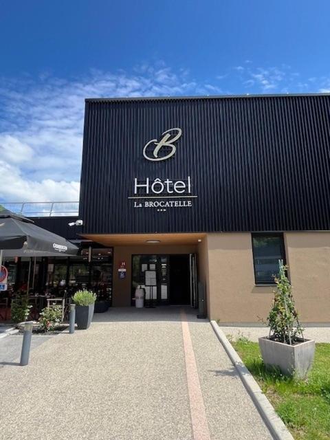 Hotel Restaurant Akena Molinges - La Brocatelle Сен-Клод Экстерьер фото