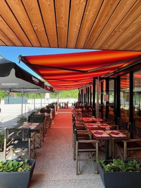 Hotel Restaurant Akena Molinges - La Brocatelle Сен-Клод Экстерьер фото